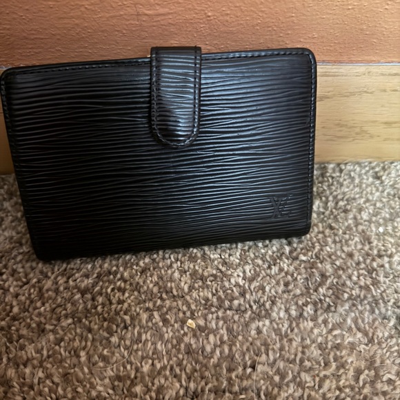 Louis Vuitton Black Textured Wallet - Picture 2 of 12